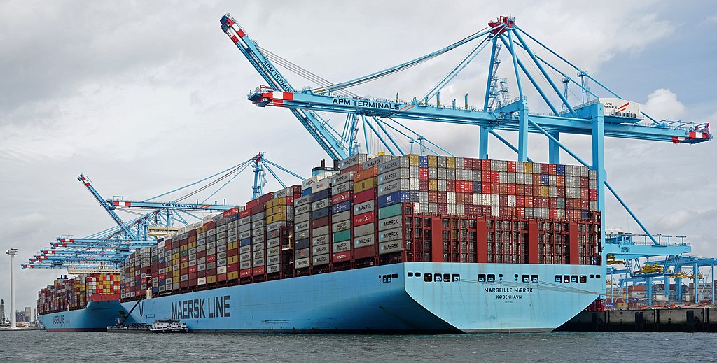 images/figures/container_ship